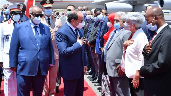 السيسي داخل مطار