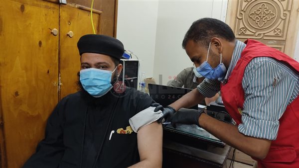 تطعيم كهنة إيبارشية