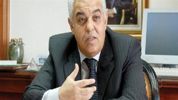 وزير الري السابق