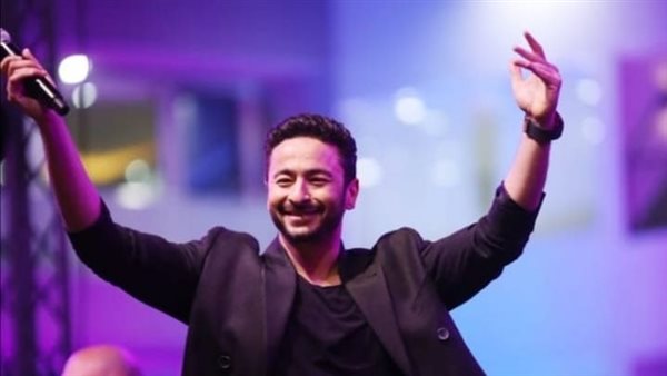 حمادة هلال يحيي حفلا