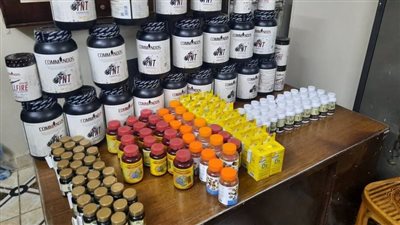 ضبط شخص بحوزته مكملات غذائية مجهولة المصدر بقصر النيل