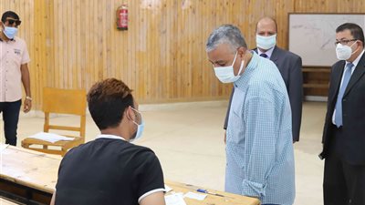 5 آلاف طالب وطالبة يؤدون الامتحانات بجامعة جنوب الوادي