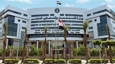 رئيس هيئة الاستثمار الجديد يبدأ مهام عمله بمقر الهيئة