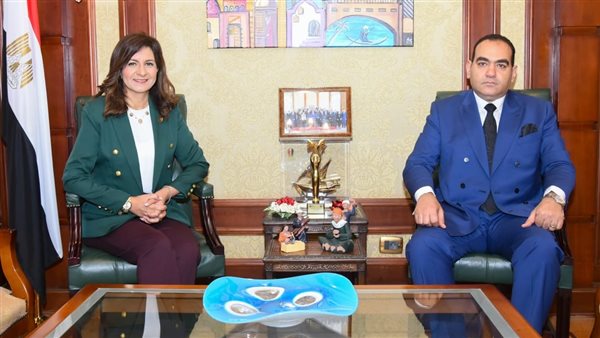 وزيرة الهجرة 