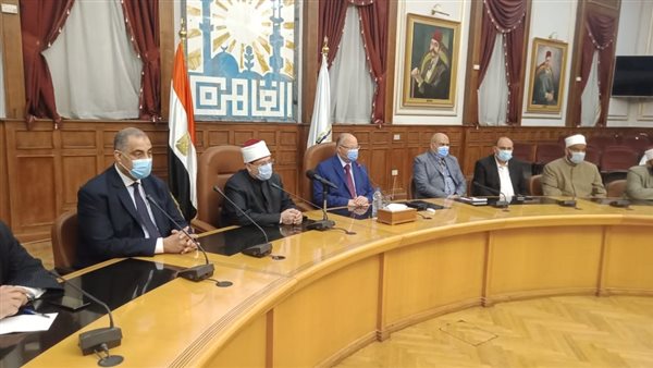 وزير الأوقاف ومحافظ