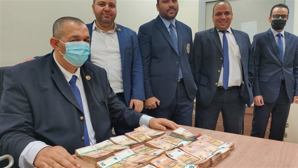 تهريب نقد أجنبي 