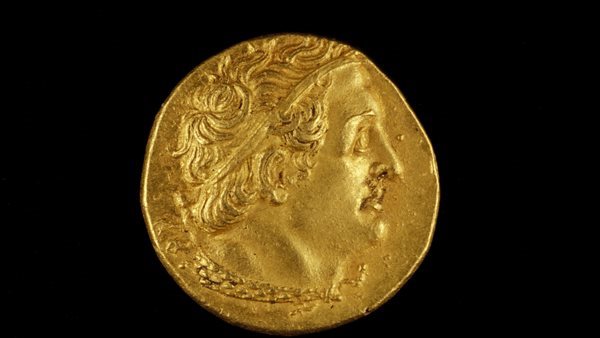  عملة ذهبية مصور