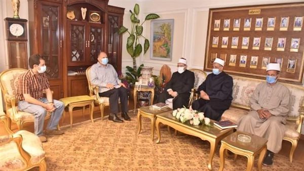 محافظ أسيوط يلتقي