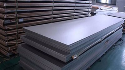 مصادر: مصر تستورد بنصف مليار دولار مسطحات مدرفلة على الساخن