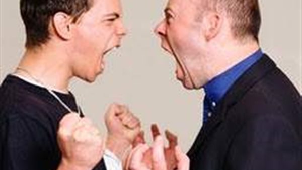 شجار بين الابن ووالده