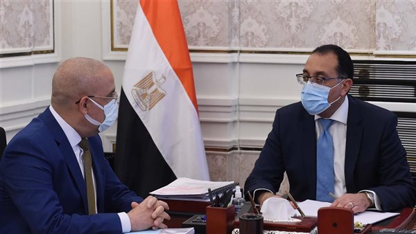 رئيس الوزراء مع وزير