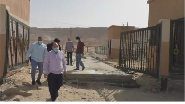 محافظ أسيوط بالمحطة