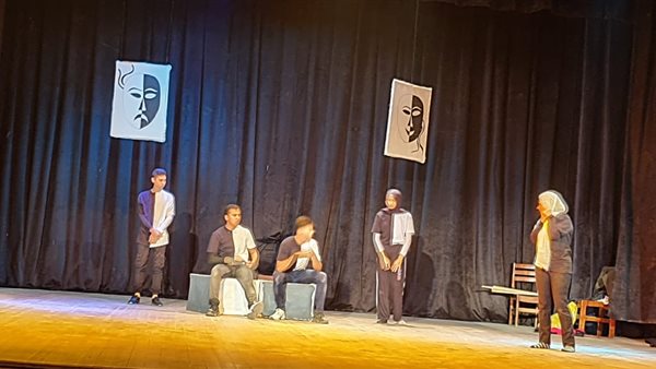 العرض المسرحي دم