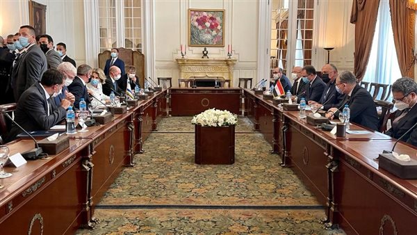 جلسة مباحثات وزيري