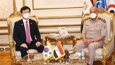 الفريق أول محمد زكي يلتقي وزير برنامج إدارة المشتريات الدفاعية لكوريا الجنوبية