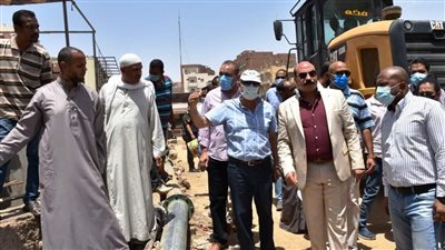 محافظ أسوان يقود حملة مكبرة لإزالة الإشغالات والتعديات بمنطقة سوق السيل الجديدة