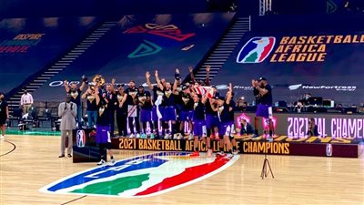 سفير مصر في أوغندا يطمئن على بعثة سلة الزمالك