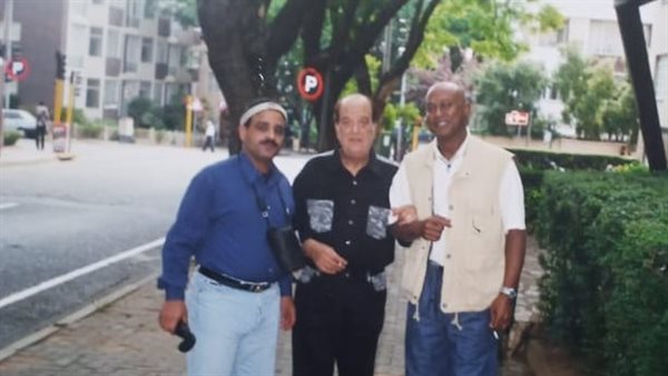 حسن حسني ومدير أعماله