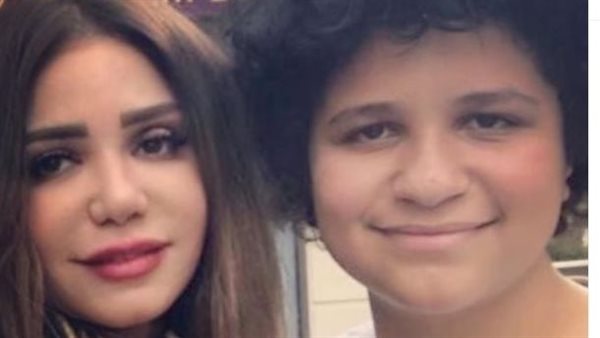 إيناس عزالدين وابنها