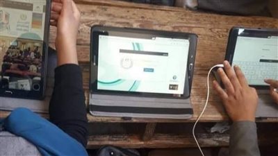 مدير التعليم الثانوي يؤكد تسليم طلاب الخدمات بالثانوية أجهزة تابلت للعام الحالي