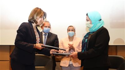 وزيرة البيئة تشهد مراسم توقيع بروتوكول تعاون مع البنك الأهلي لدعم 