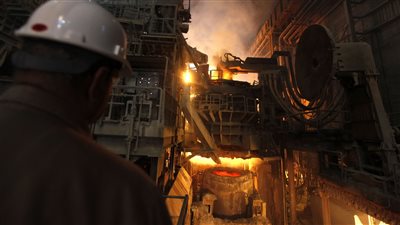 نائب رئيس اتحاد عمال مصر يعلق على إغلاق شركة الحديد والصلب (خاص)