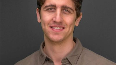 طبيب مُقيم في بريطانيا:  تخوف أن السلالة الهندية تُخرِّب جهود اللقاح.. والفطر الأسود لا يصيب أي شخص (خاص)