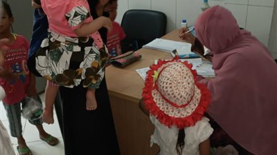 الكشف على 974 مواطنًا في قافلة طبية مجانية بقرية الحجيرات بقنا