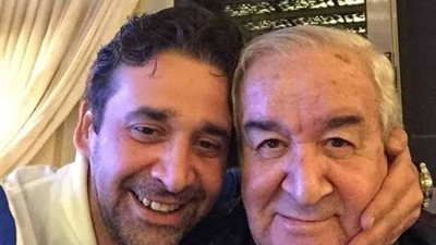 تعافي المخرج محمد عبد العزيز من فيروس كورونا.. ورسالة شكر من نجله