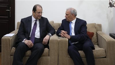 شاهد.. لحظة لقاء الوزير عباس كامل بوفد حكومي في غزة لبحث المصالحة الفلسطينية (فيديو)