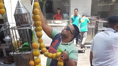 رفعت الموازين وجردت العربات من المحاصيل.. حملة إزالة تثير غضب الشراقوة (صور)