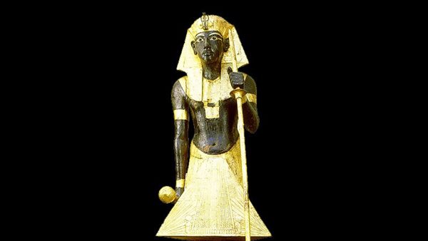 تمثال خشبي للملك