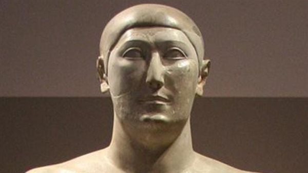 تمثال الملك حم إيونو