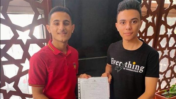 طالبا المدرسة الثانوية