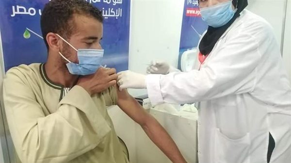 تطعيم المواطنين بلقاح