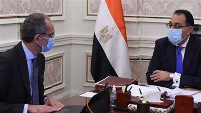 مدبولي يتابع مع وزير الاتصالات منظومة التحول الرقمي