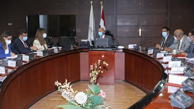 وزير النقل يلتقي وفد البنك الأوروبي لإعادة الإعمار والتنمية لبحث عدد من المشروعات