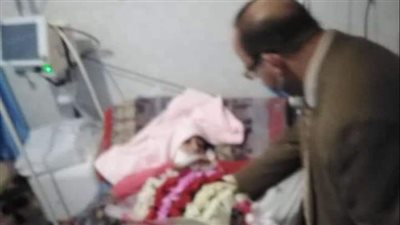 رئيس مدينة الدلنجات يزور طفلة 