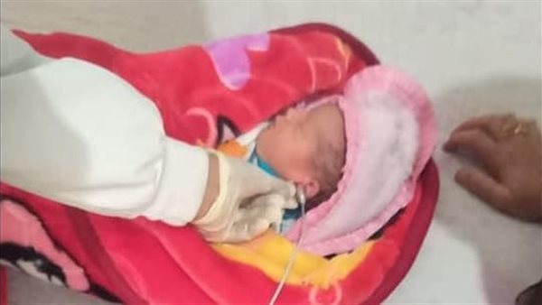 طفل حديث الولادة