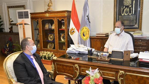 محافظ أسيوط يلتقي