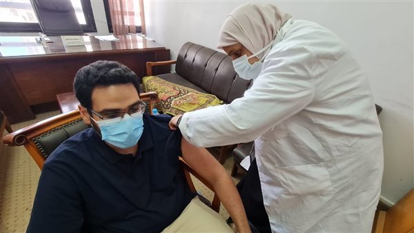 تطعيم العاملين بجامعة