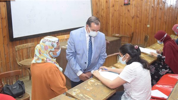 رئيس الجامعة يتفقد