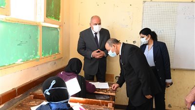 إحالة رئيس لجنة وجميع المراقبين والملاحظين للتحقيق بسبب الغش الجماعي في قنا