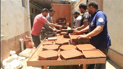 محافظ كفر الشيخ يعلن نجاح جهاز النظافة في تصنيع ماكينة أنترلوك لرصف الطرق الضيقة