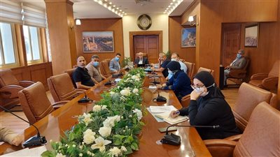 محافظ بورسعيد يستعرض آليات تطوير الهيكل التنظيمي والإداري بالمحافظة