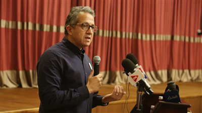 وزير السياحة: تطعيم مليون عامل بلقاح كورونا في جميع المحافظات