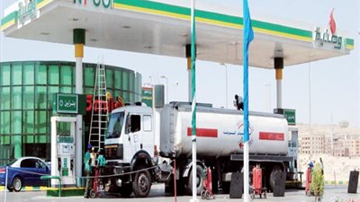 شركات سعودية وإماراتية تنافس للاستحواذ على شركة وطنية للبترول لتوزيع الوقود