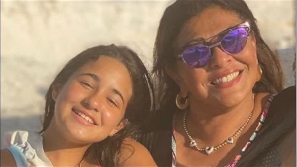 هالة صدقي وابنتها