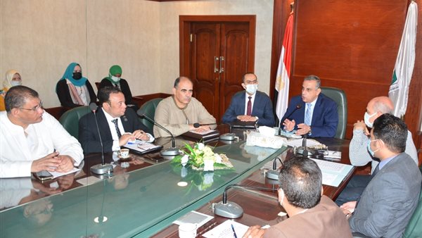 محافظ سوهاج يلتقي