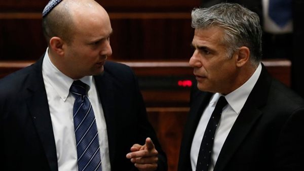 لابدي (يمين) وبينيت